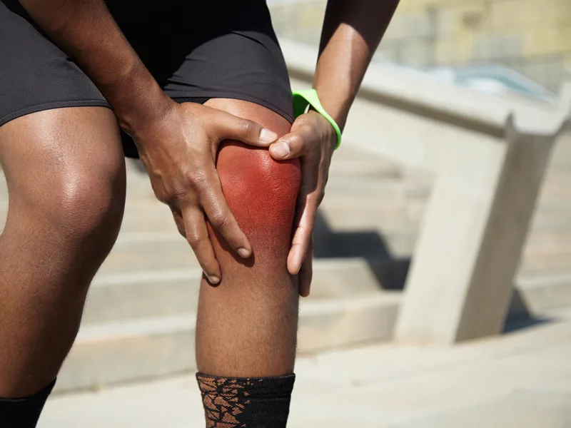 Divine Healing Chiropractic treating knee pain in Laguna Niguel