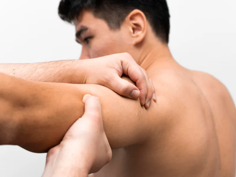 Divine Healing Chiropractic treating shoulder injury in Laguna Niguel
